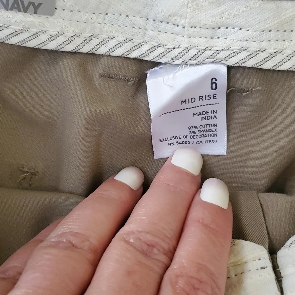 NWT Old Navy Mid-rise Stretch Shorts